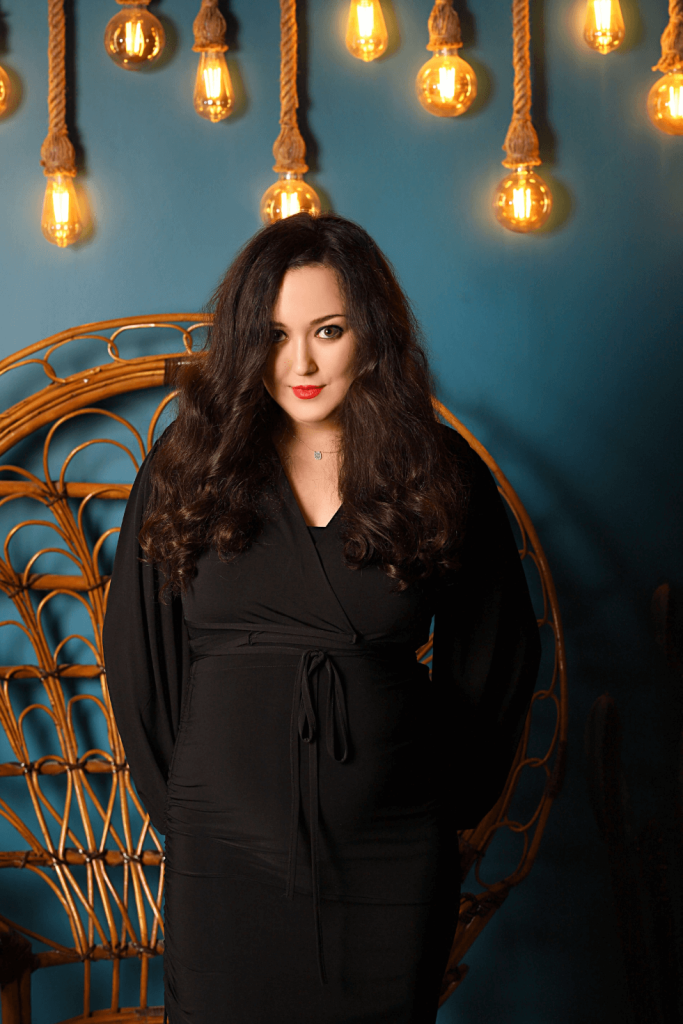 Selin Akdeniz In Peaceful NEst