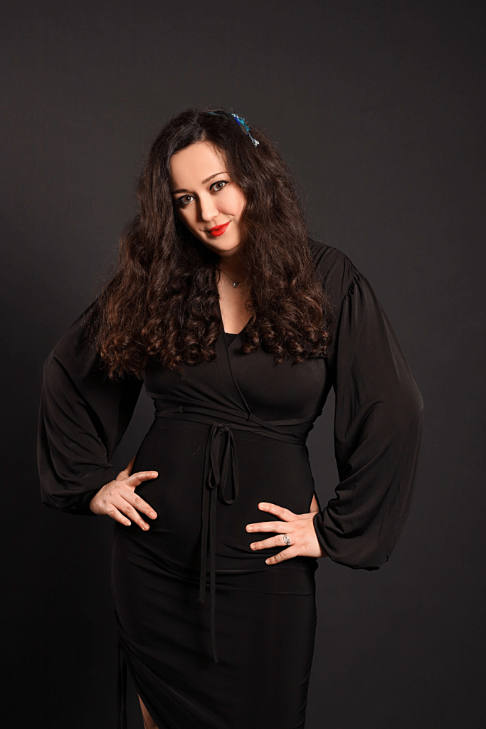 Selin Akdeniz 15 Selin Akdeniz Kimdir